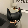 New Fashionable High-end Moon-shaped Baseball Bag, Showing Luxury, Women's Single Shoulder Bag