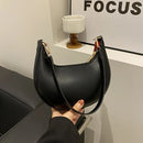 New Fashionable High-end Moon-shaped Baseball Bag, Showing Luxury, Women's Single Shoulder Bag